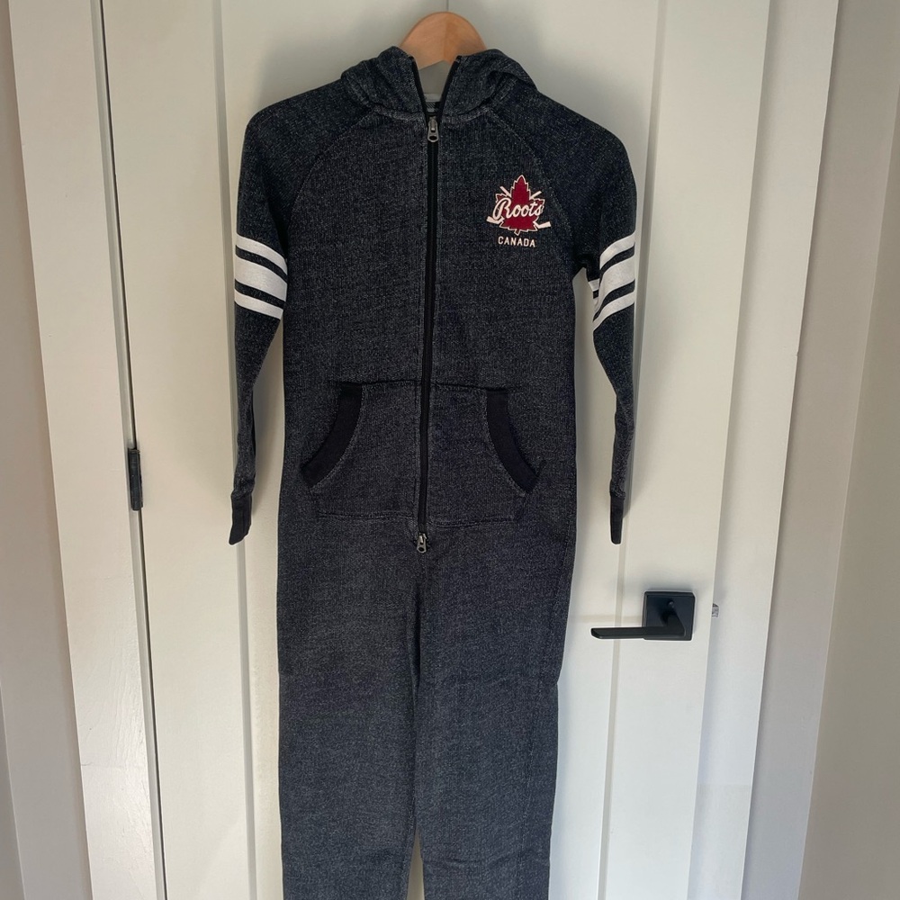 Roots hooded onesie kids size L